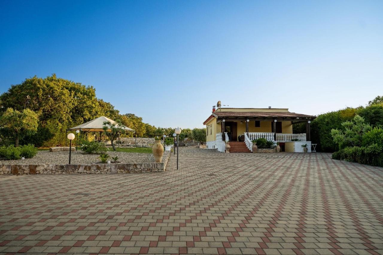 Villa Patrizia-Luxury Villa Моттола Экстерьер фото